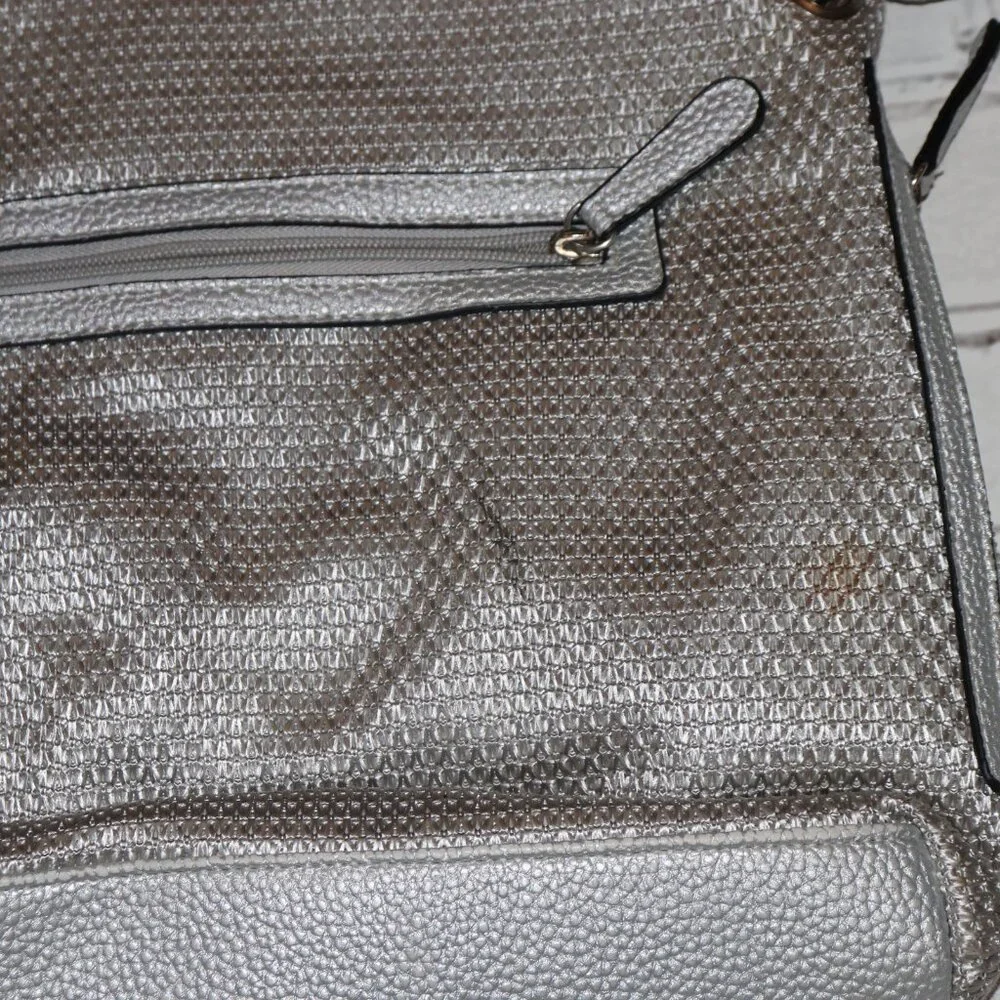 ✨ Falls Creek Silver Crossbody Bag · 12x14